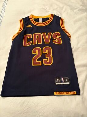 Kids LeBron Cleveland Cavaliers 'CAVS' Navy & Maroon Jersey Top